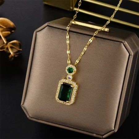 18k Gold Plated Green Pendant Necklace -401